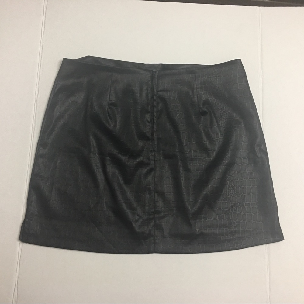 Exact Change black skirt - Picture 2 of 5